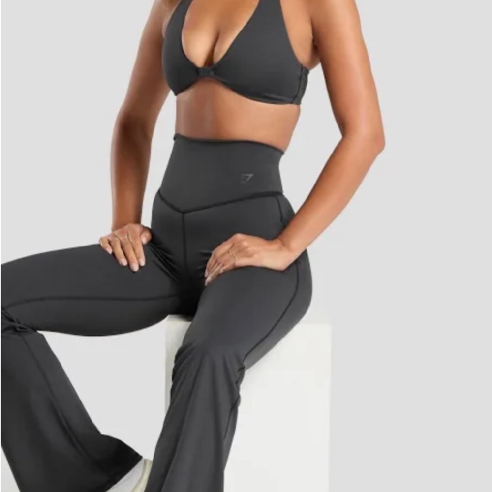 Gymshark Elevate Flared Leggings in Olive Green Small